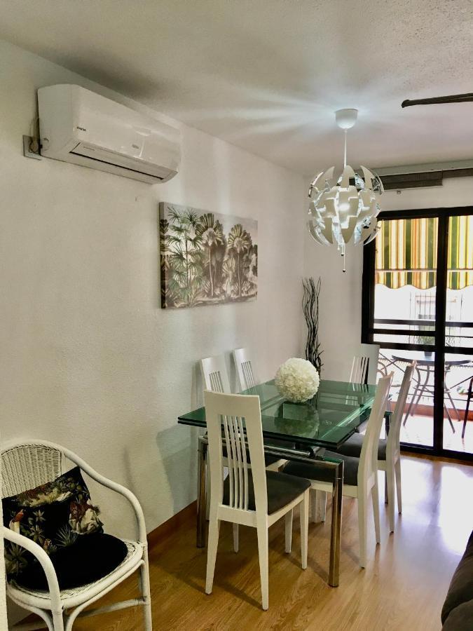 شقة Centrico, Cerca De La Playa Con Aparcamiento Privado Gratis أغيلاس المظهر الخارجي الصورة
